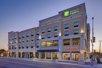 Holiday Inn Express Hotel & Suites Kansas City Medical Center