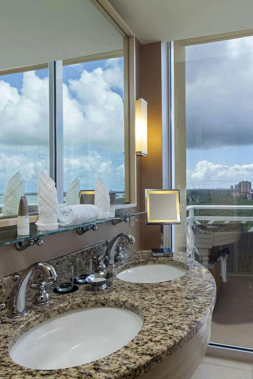 Hotel HYATT REGENCY COCONUT POINT RESORT AND SPA photo 4