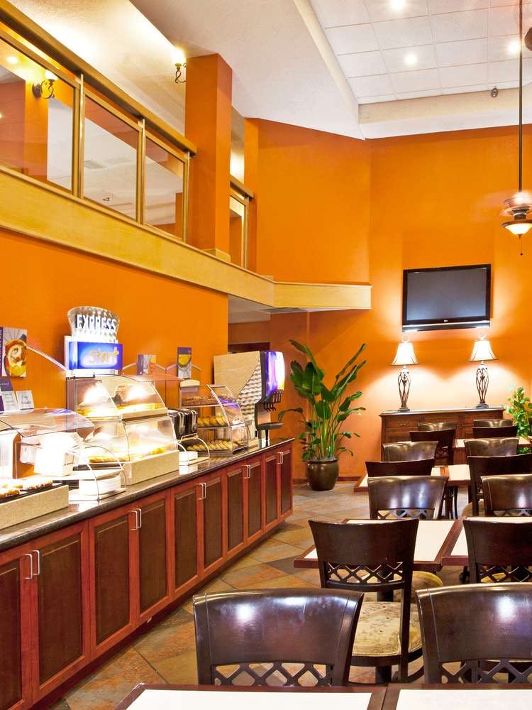 Hotel Holiday Inn Express Clearwater East photo 5