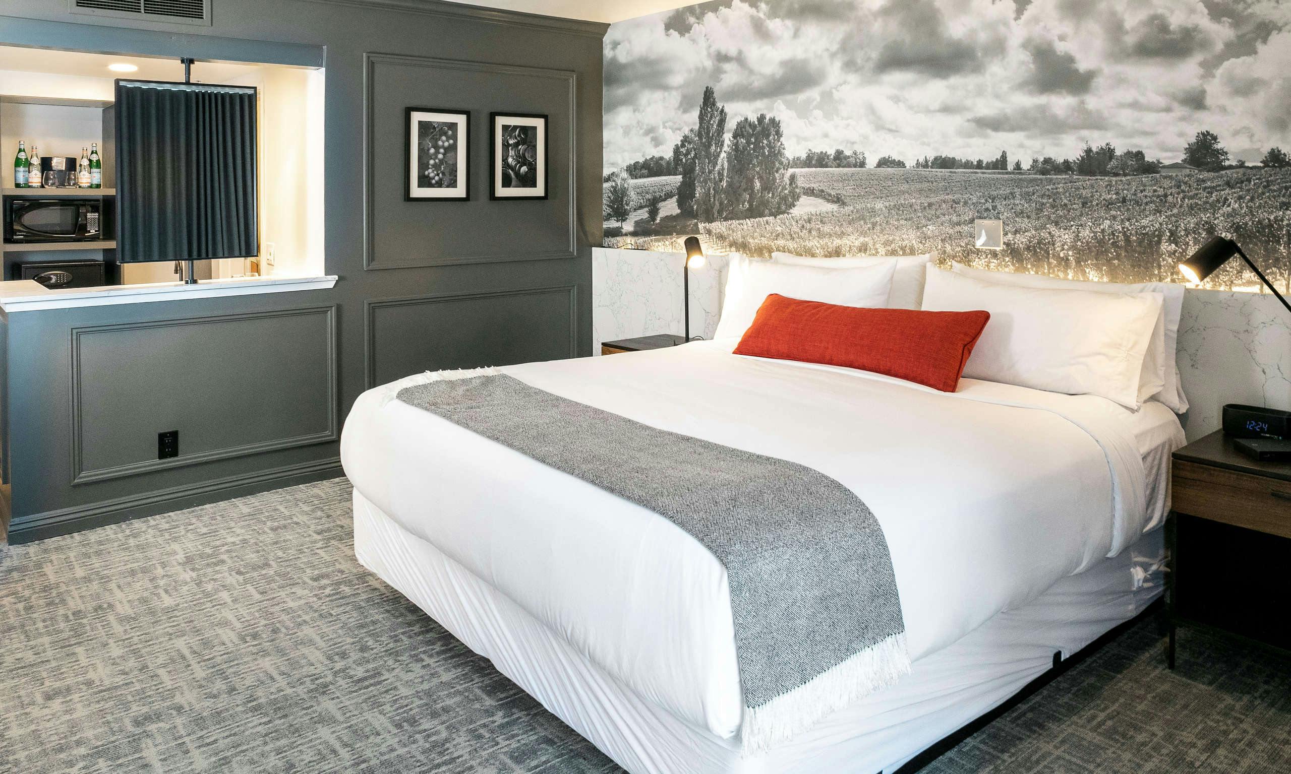 Vinland Hotel and Lounge