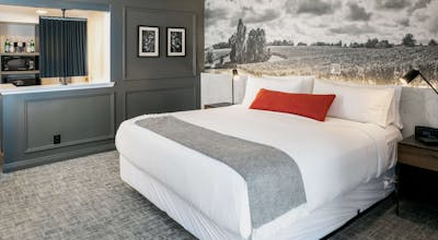 Vinland Hotel and Lounge