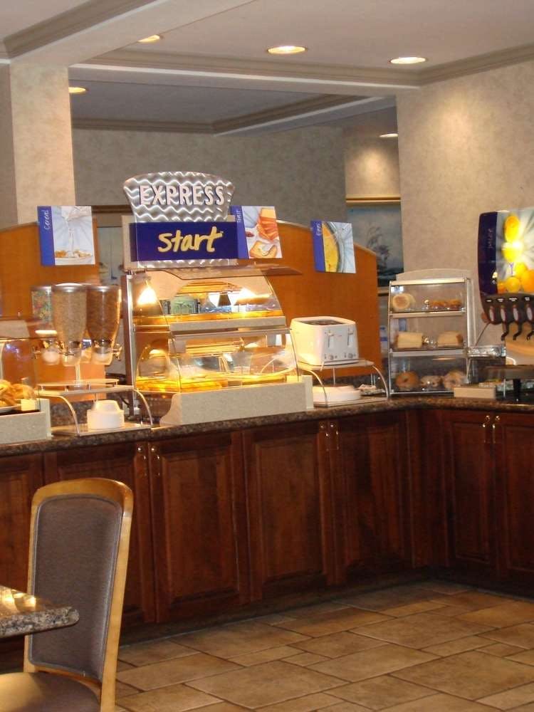 Hotel Holiday Inn Express Fort Bragg photo 5