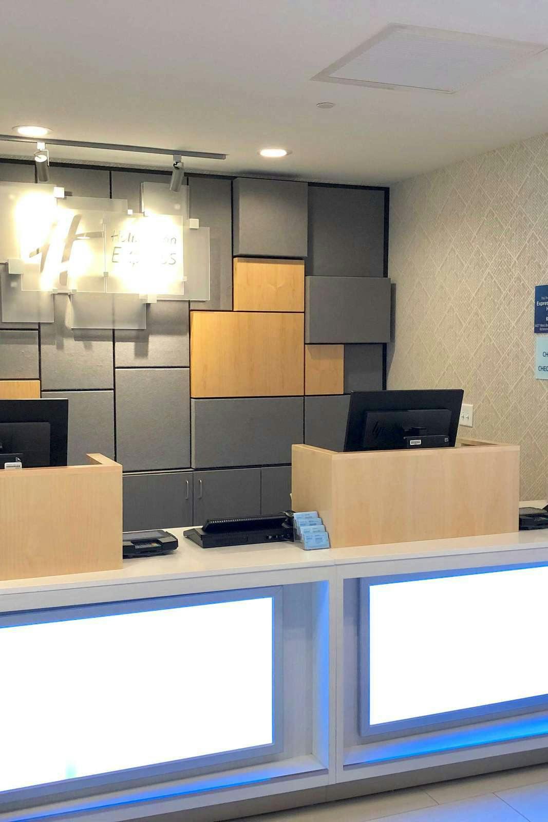 Hotel Holiday Inn Express Richmond Midtown photo 4