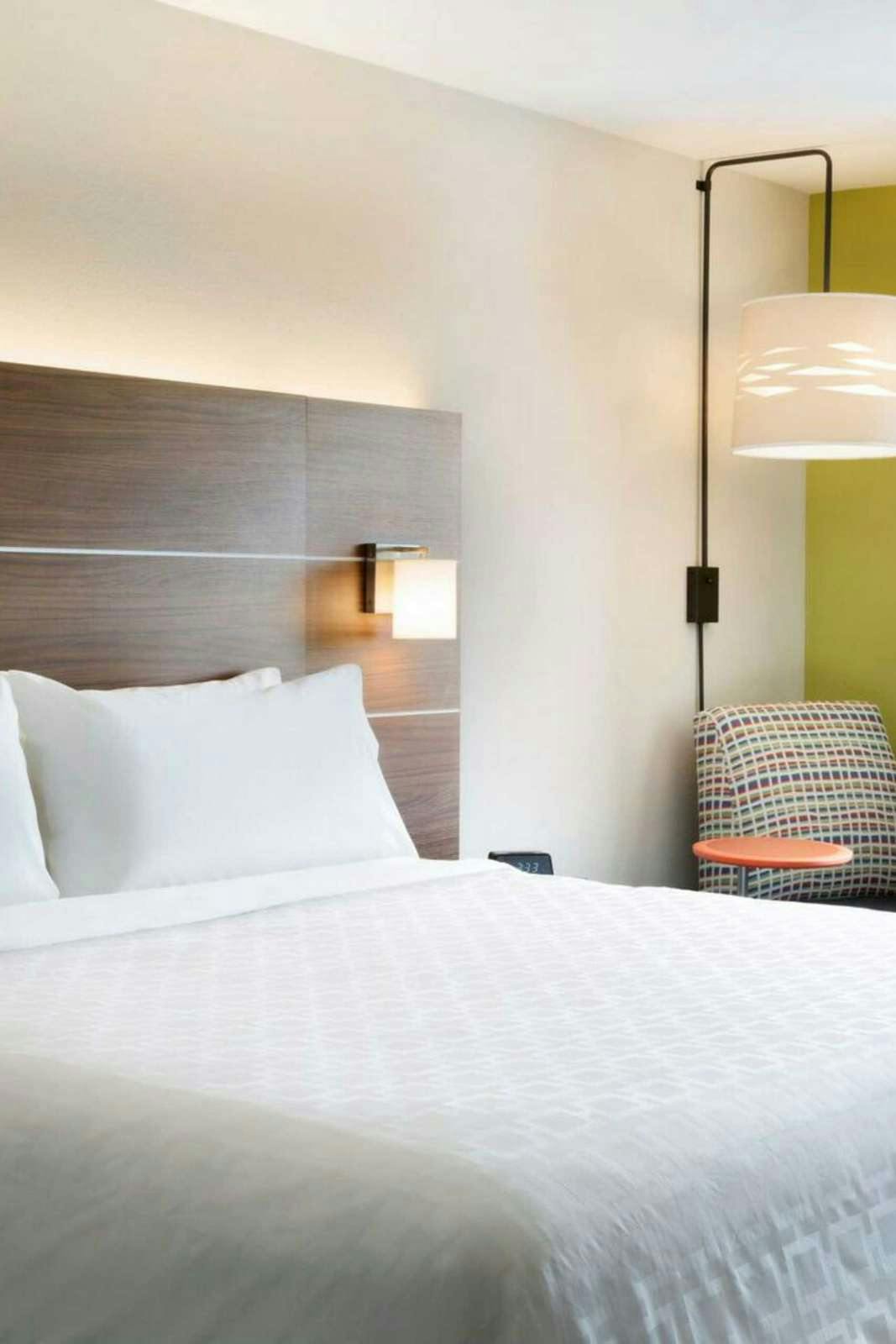 Hotel Holiday Inn Express & Suites Wilmington West Medical Park photo 4