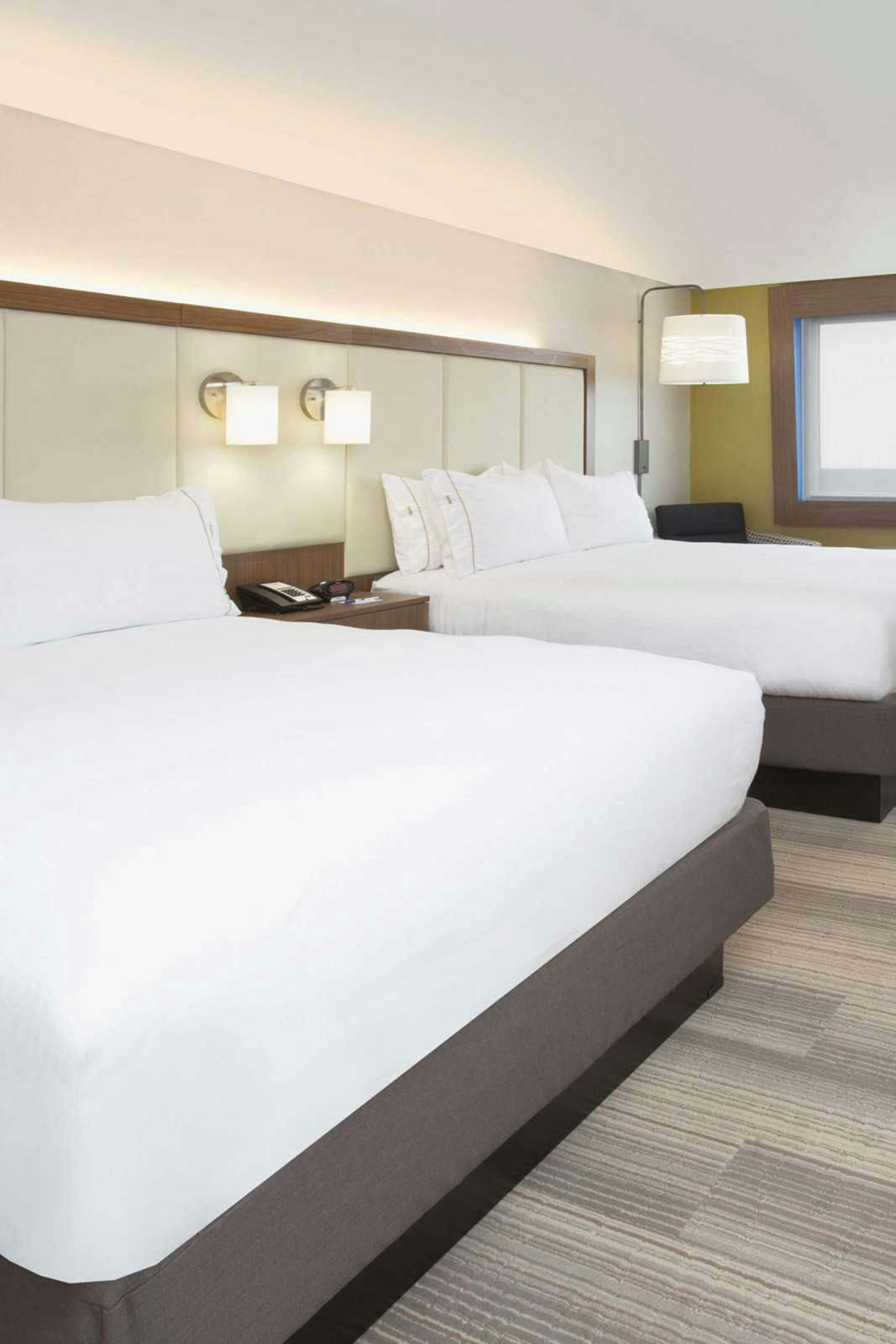 Hotel Holiday Inn Express & Suites Wilmington West Medical Park photo 5