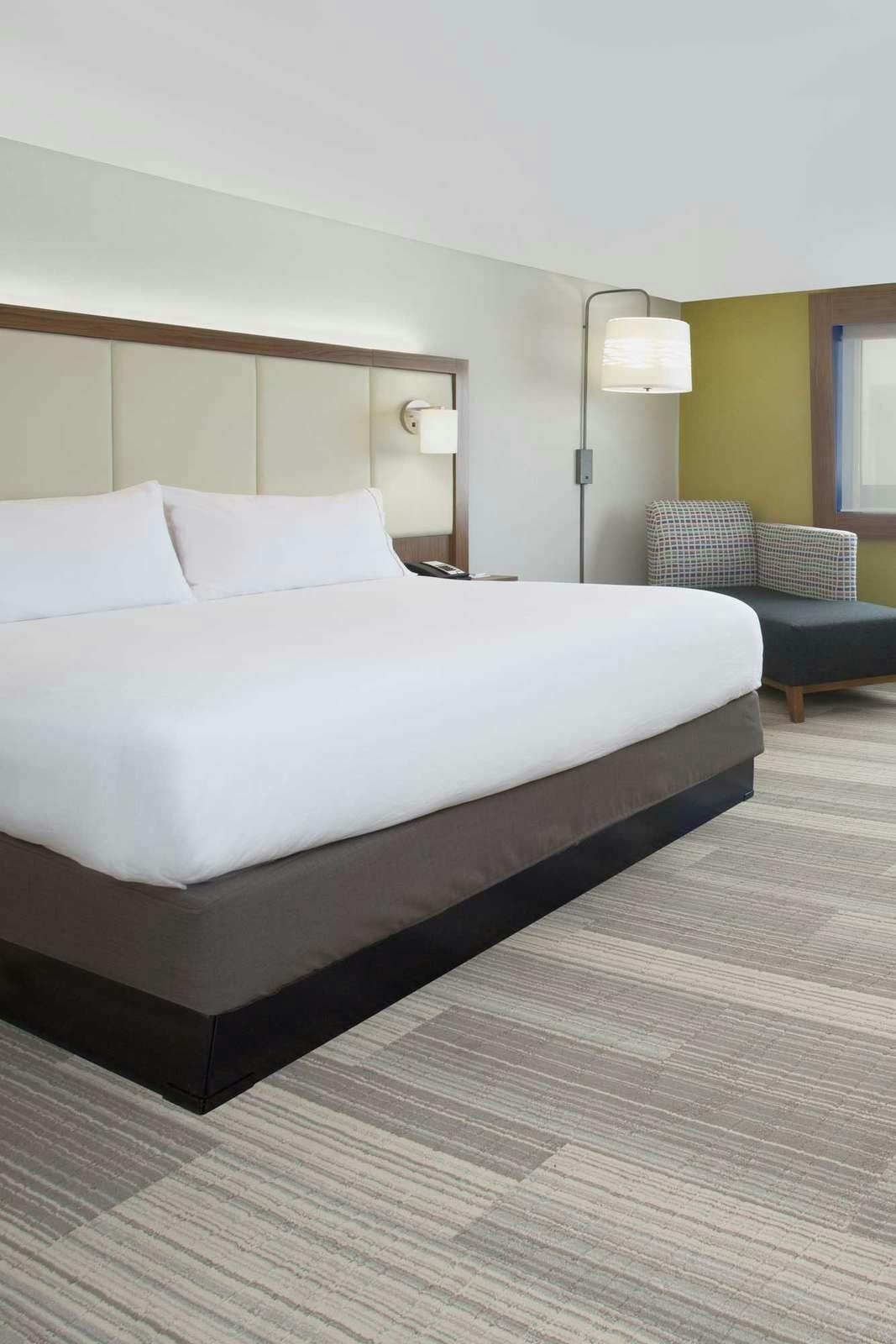 Hotel Holiday Inn Express & Suites Wilmington West Medical Park photo 3