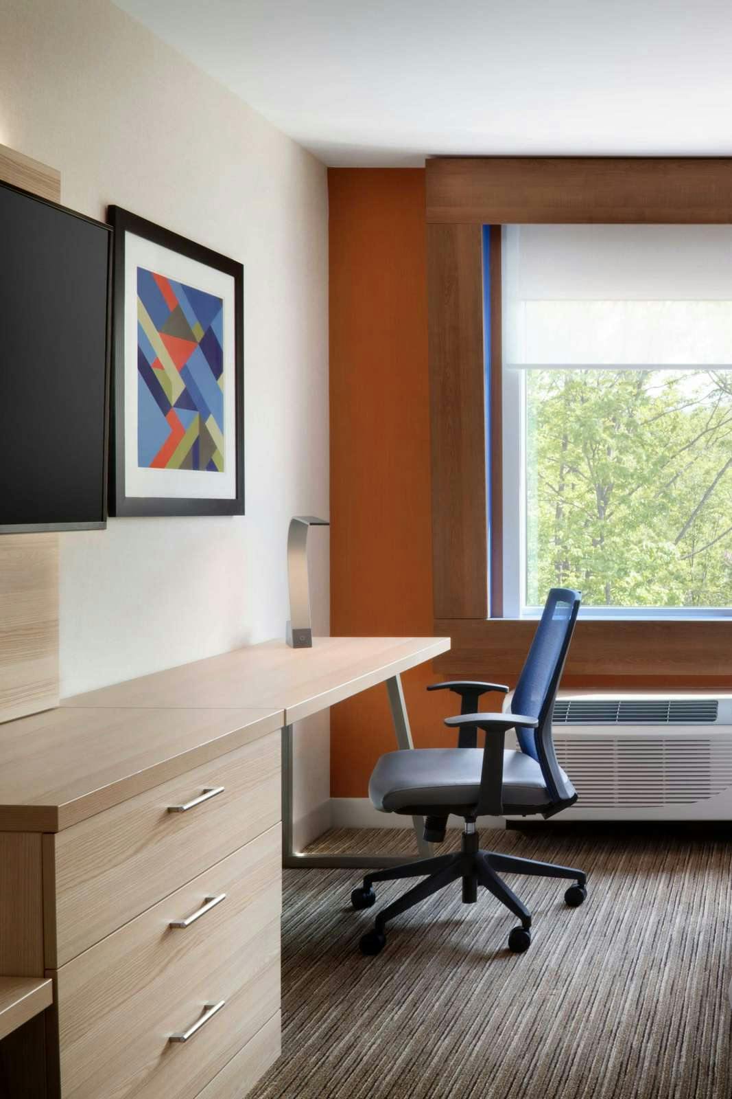 Hotel Holiday Inn Express & Suites Savannah W Chatham Parkway photo 5