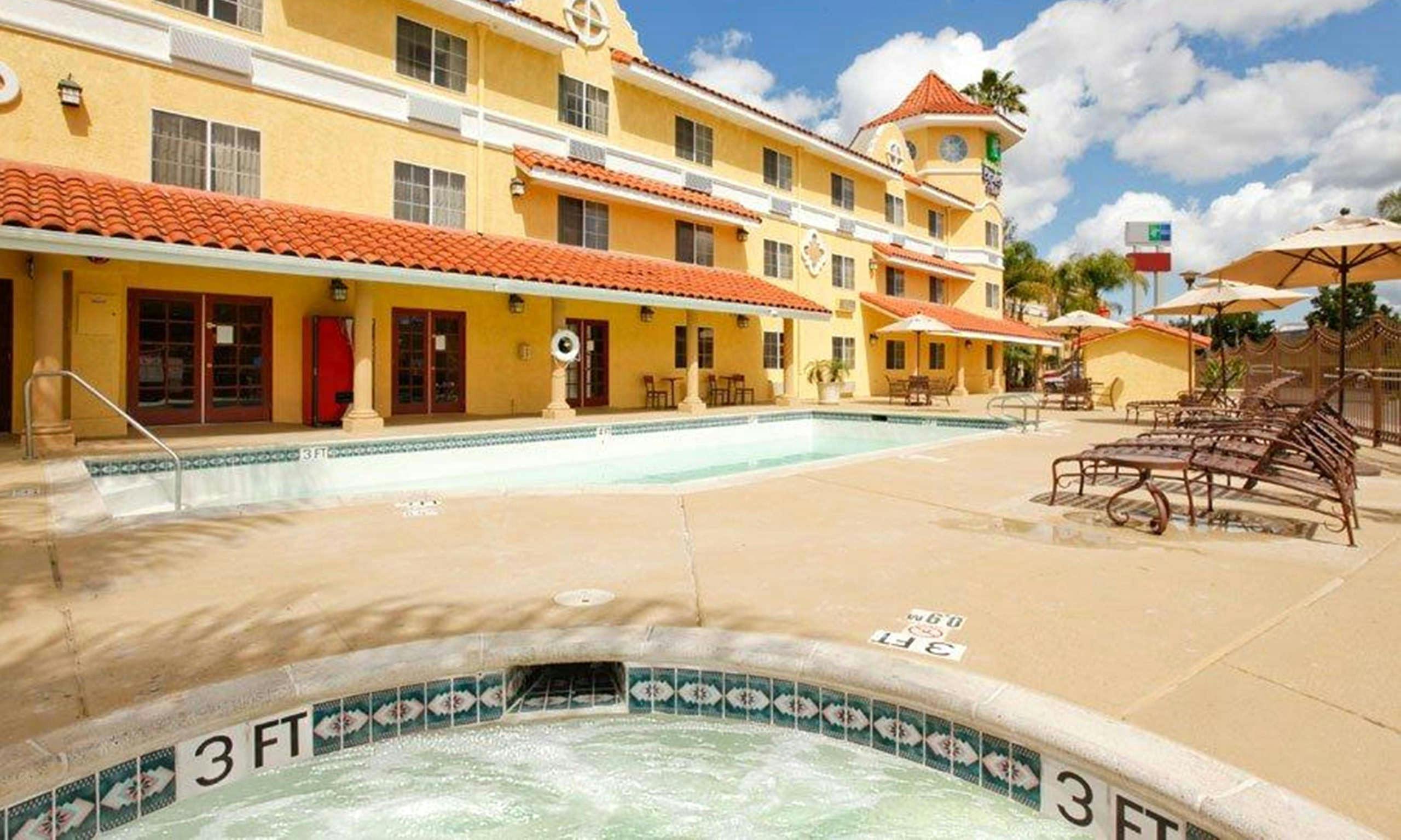 Holiday Inn Express Hotel & Suites Escondido