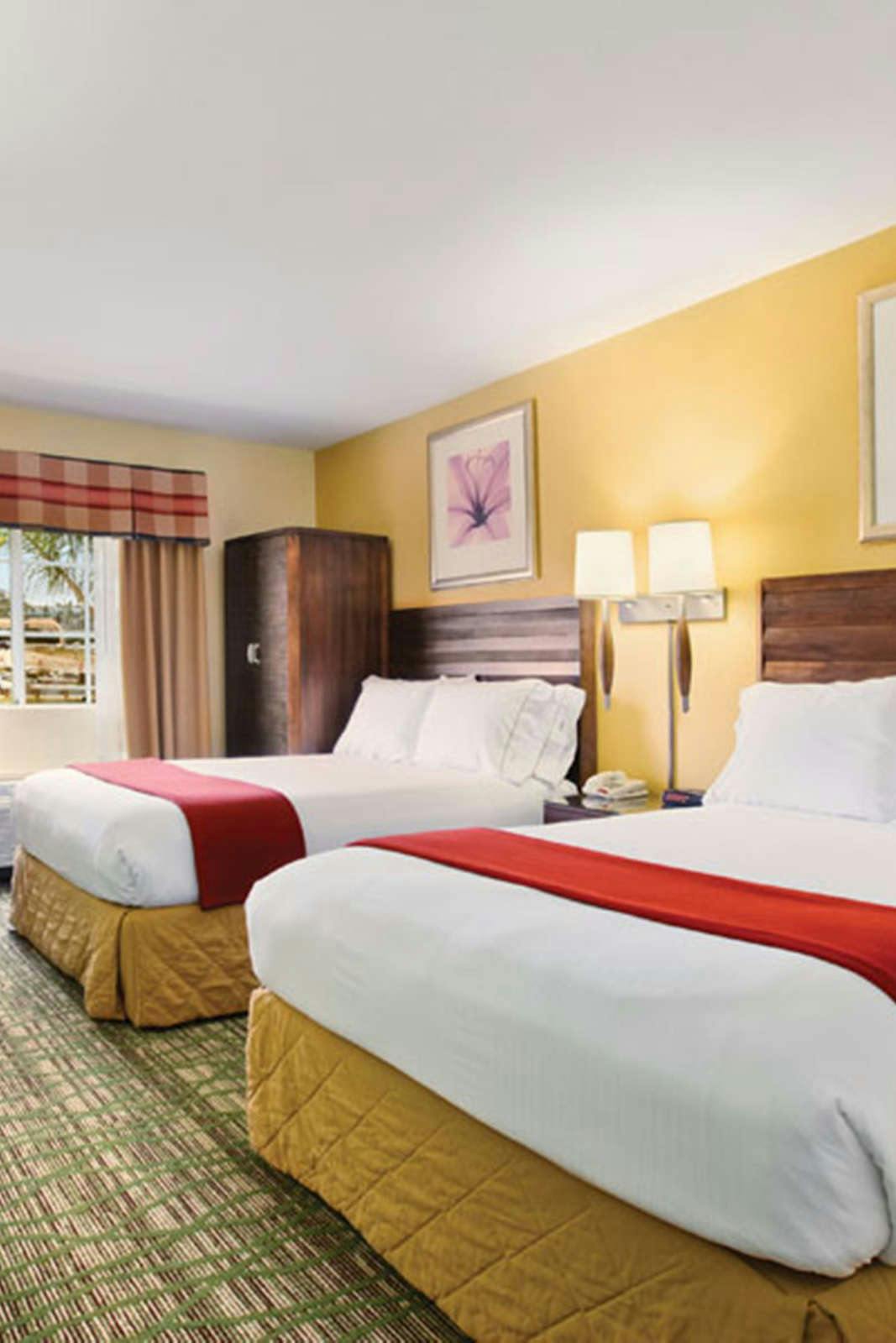 Hotel Holiday Inn Express Hotel & Suites Escondido photo 2