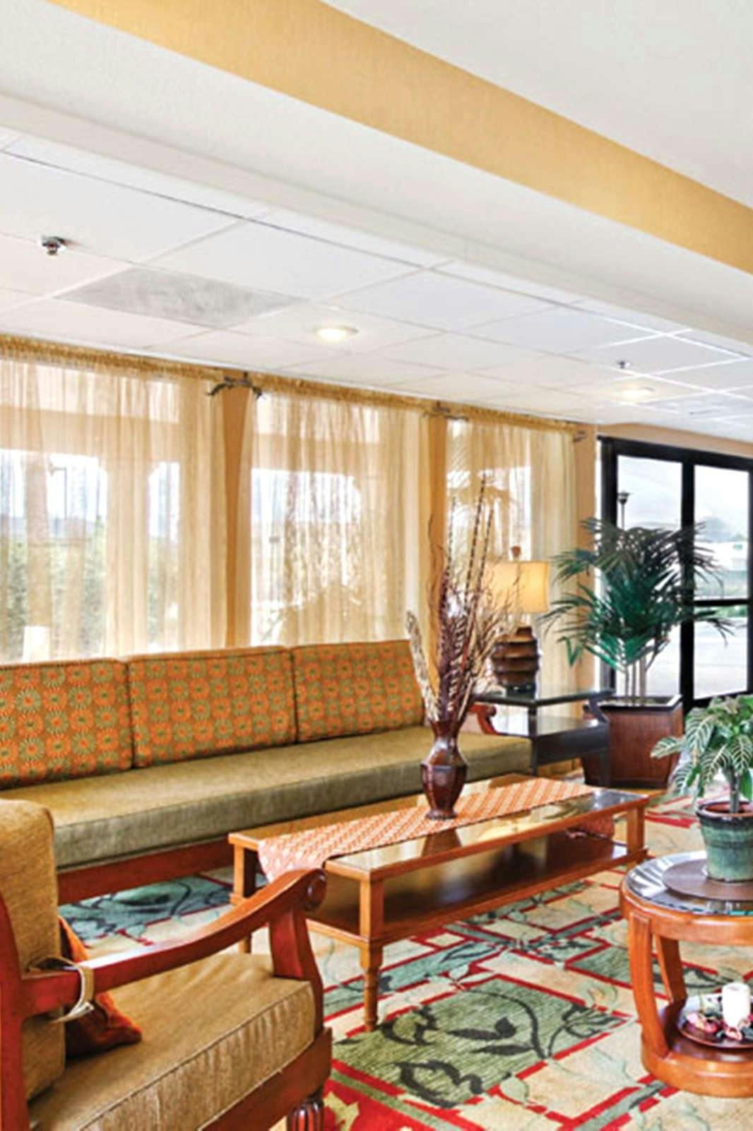 Hotel Holiday Inn Express Hotel & Suites Escondido photo 4