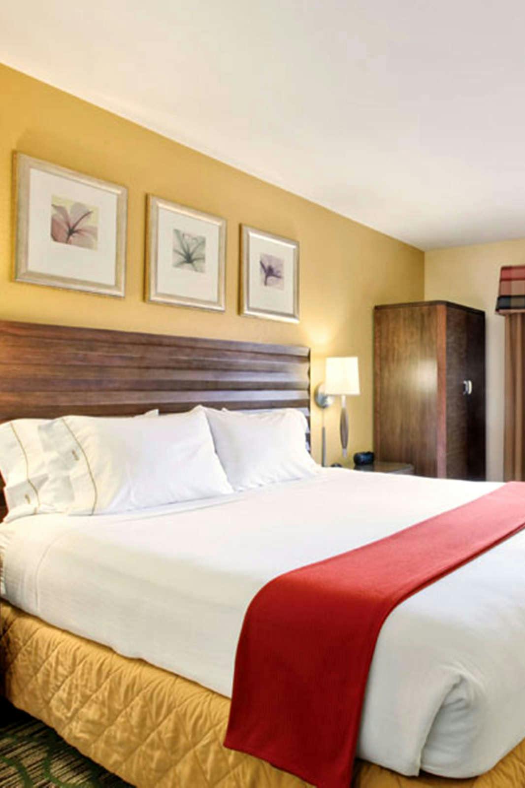 Hotel Holiday Inn Express Hotel & Suites Escondido photo 1