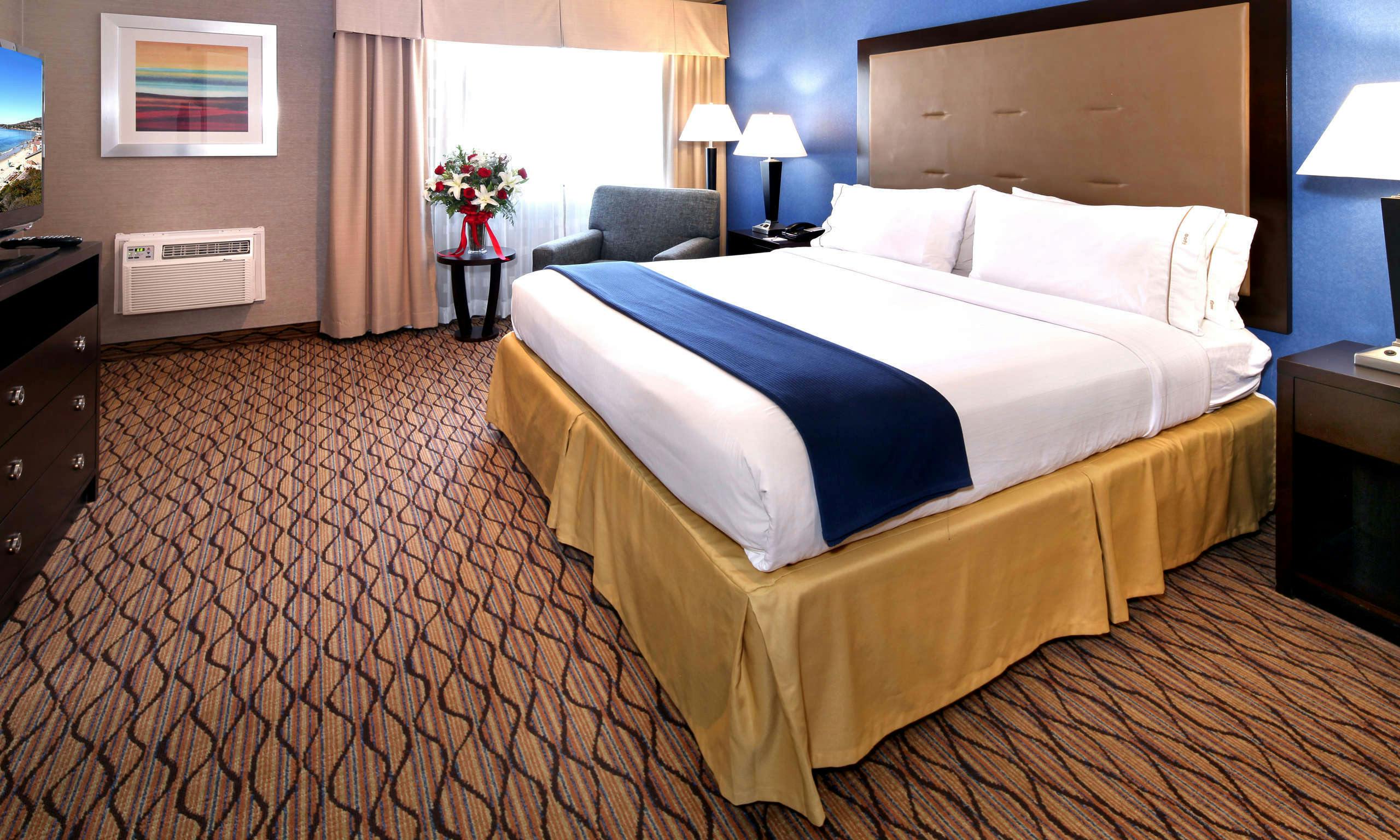 Hotel Holiday Inn Express Port Hueneme photo 1