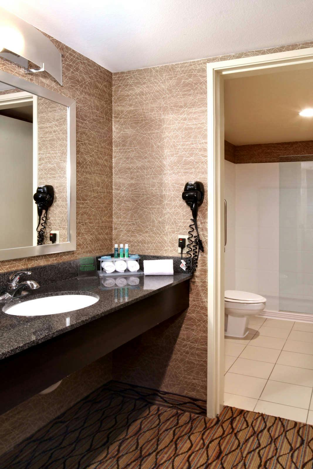 Hotel Holiday Inn Express Port Hueneme photo 2