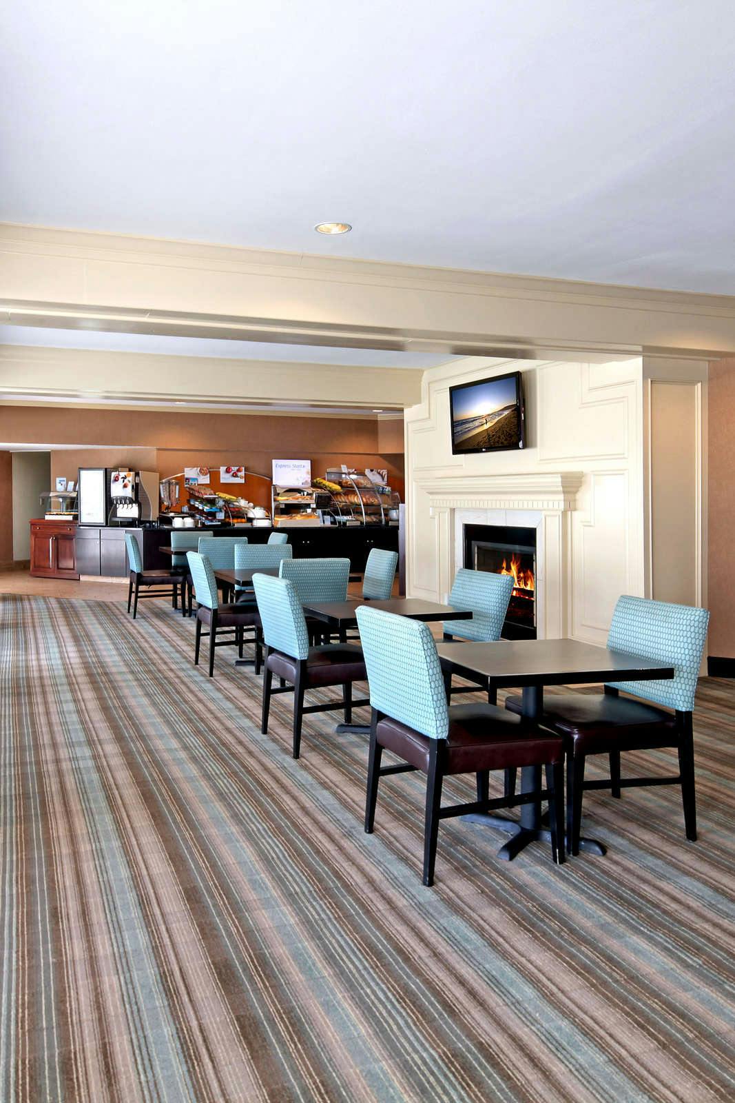 Hotel Holiday Inn Express Port Hueneme photo 4