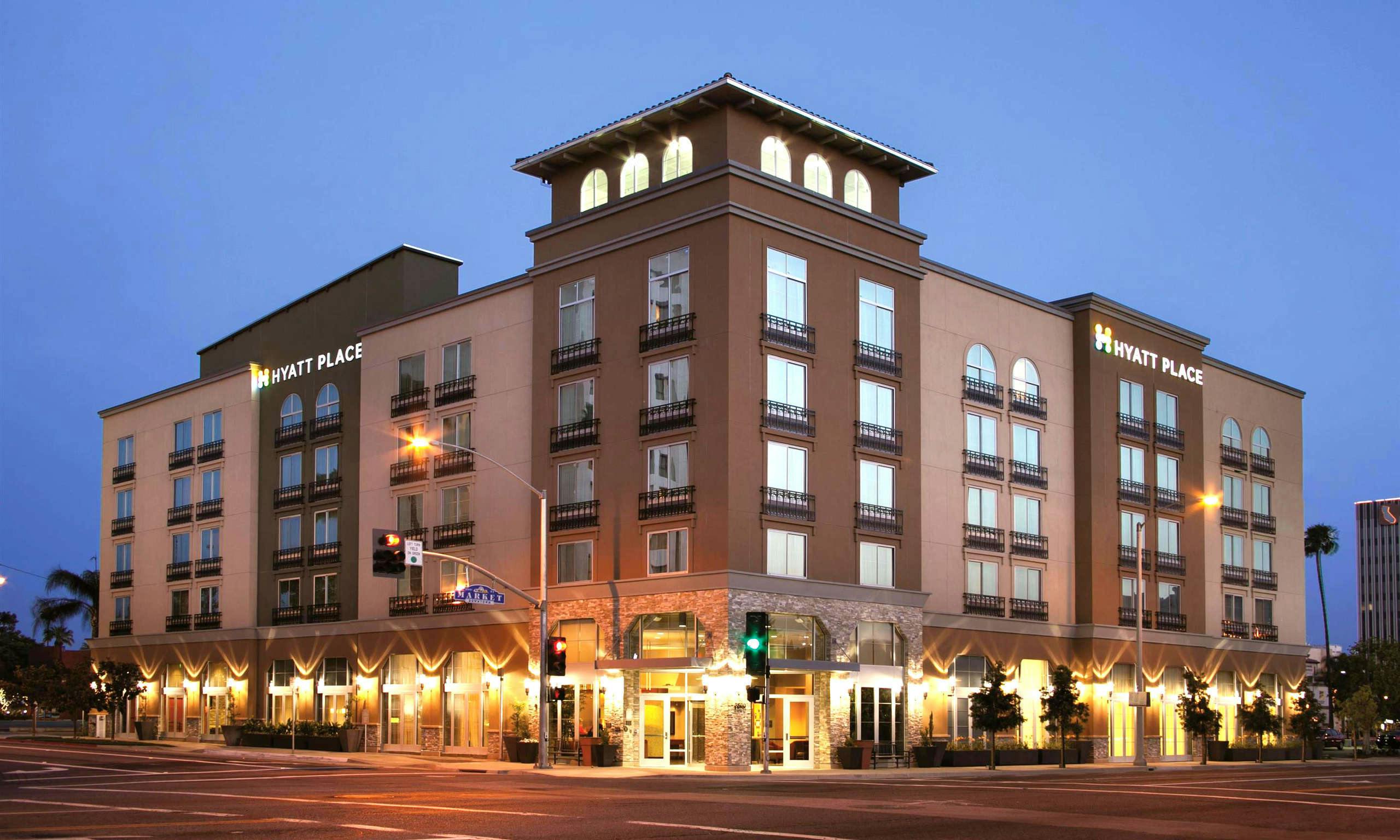 Hyatt Place Riverside Downtown