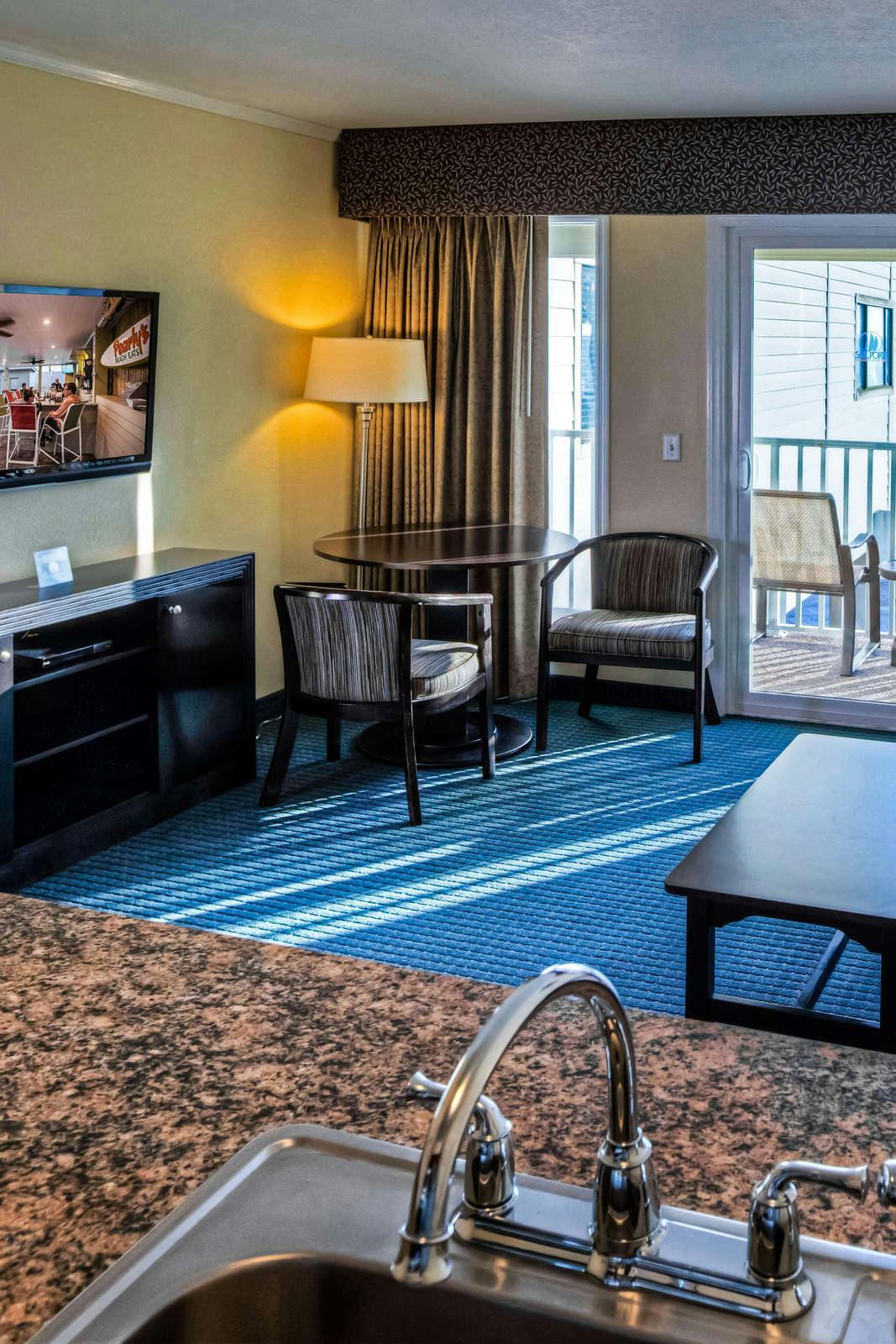 Hotel Sailport Waterfront Suites photo 2