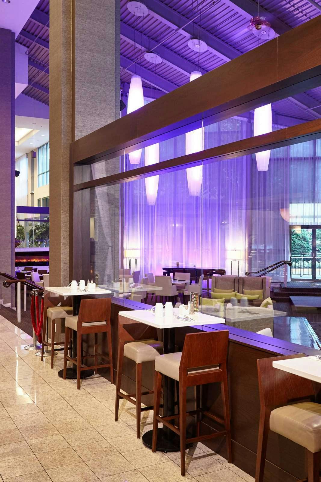 Hotel Executive Plaza Hotel & Conference Centre Metro Vancouver photo 1