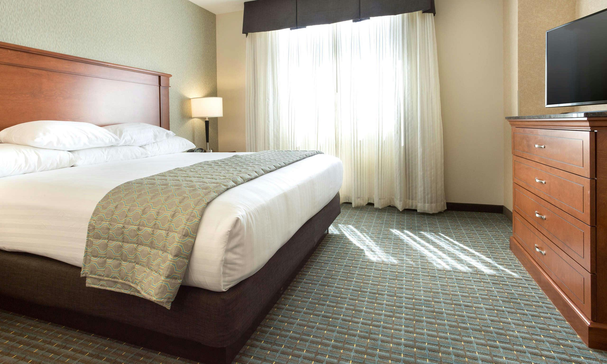 Hotel Drury Inn and Suites Burlington photo 1