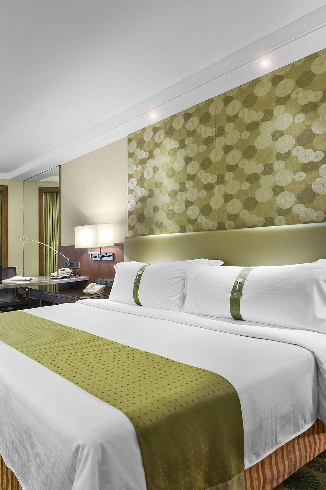 Hotel Holiday Inn Golden Mile photo 2