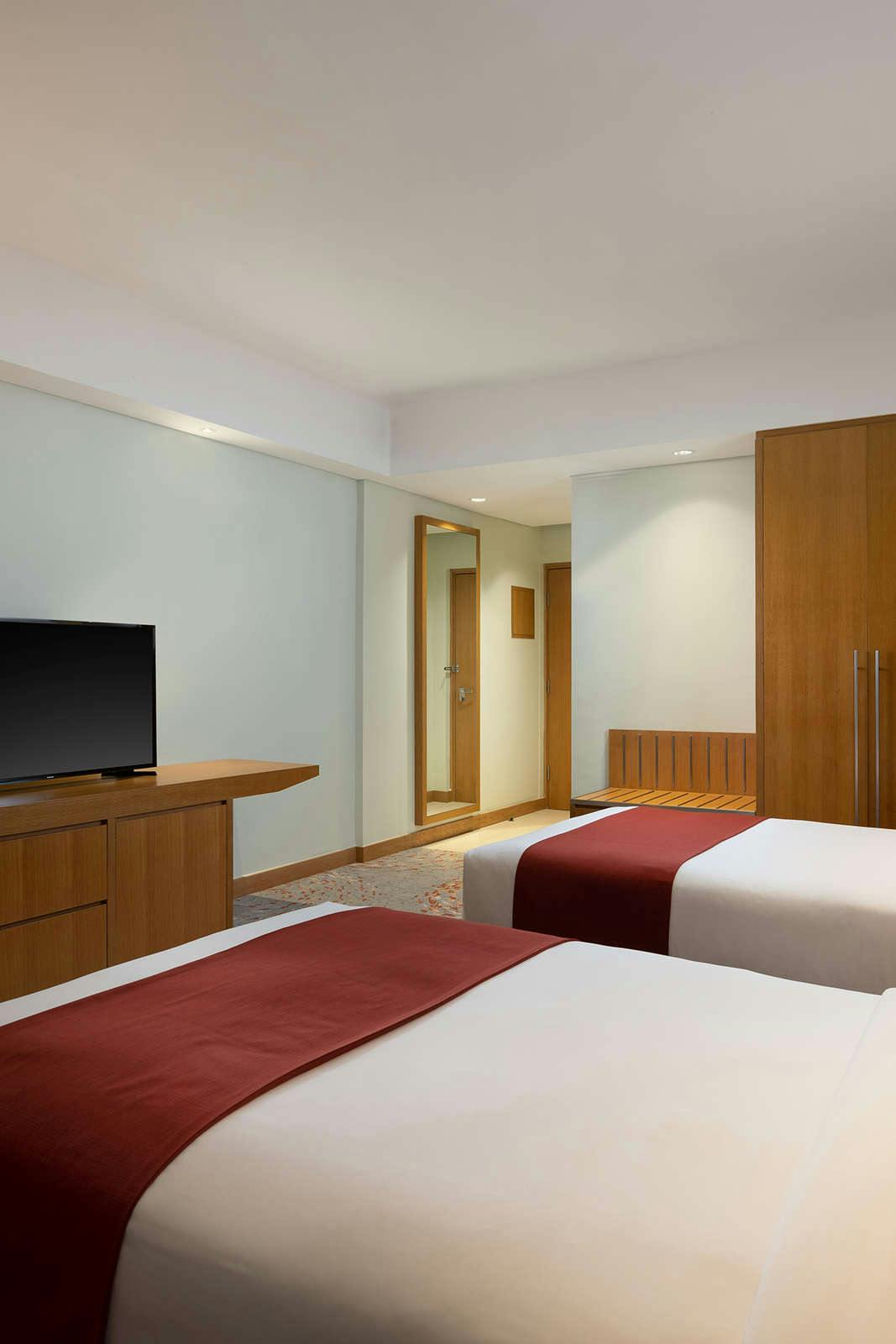 Hotel Holiday Inn & Suites Jakarta Gajah Mada photo 4