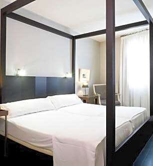 Hotel Hotel Banys Orientals photo 1