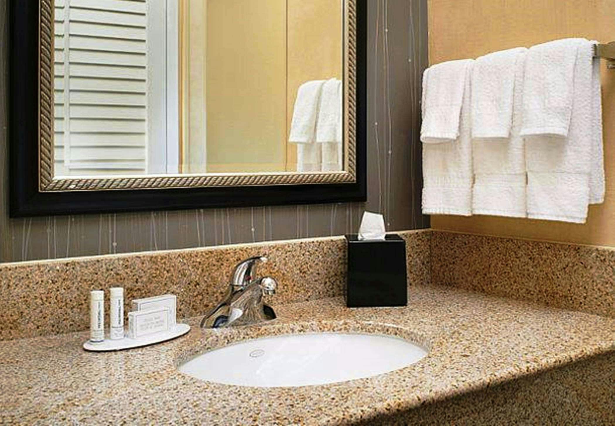 Hotel Courtyard by Marriott St Louis Westport Plaza photo 4