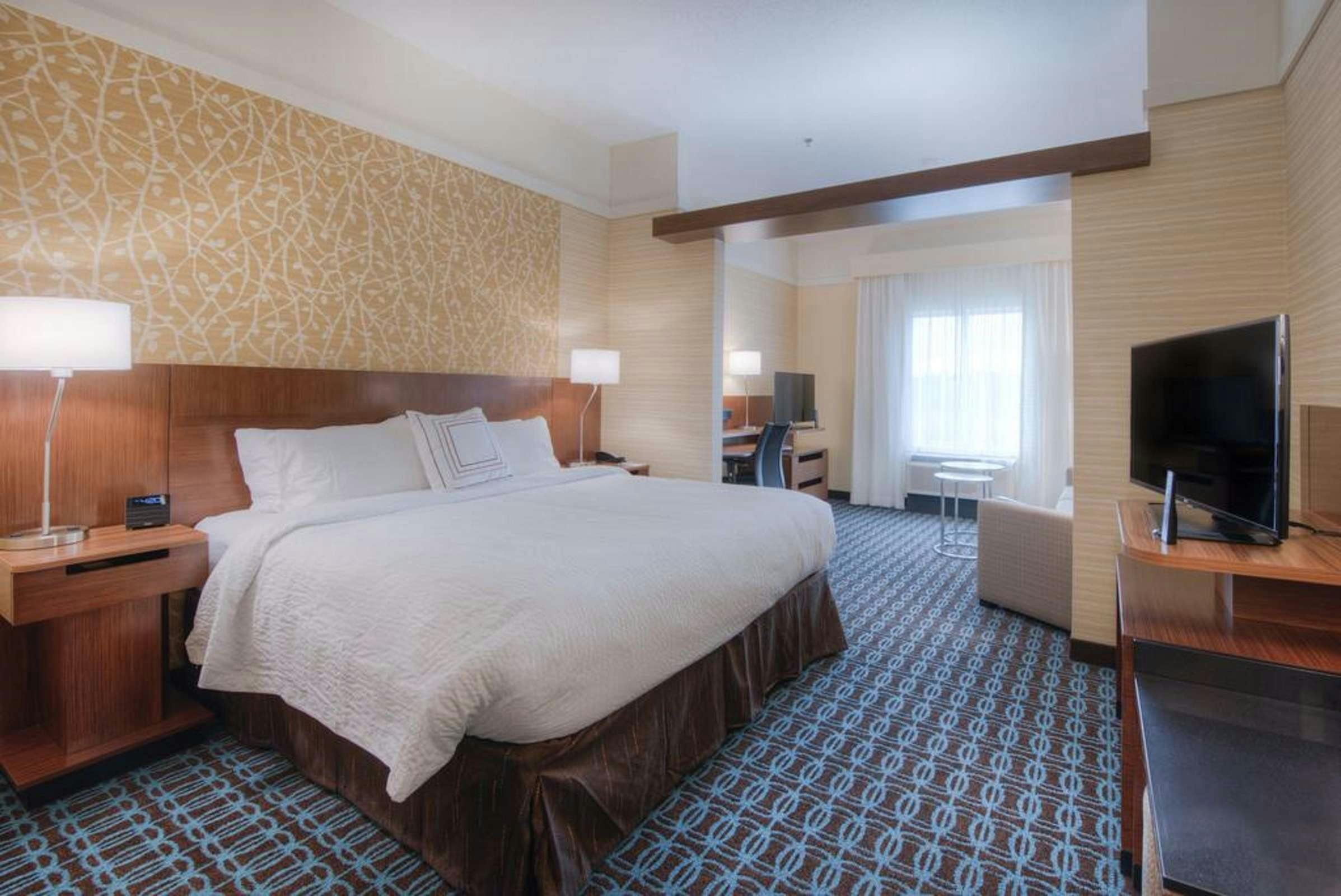 Hotel Fairfield Inn & Suites Charlotte Airport photo 1