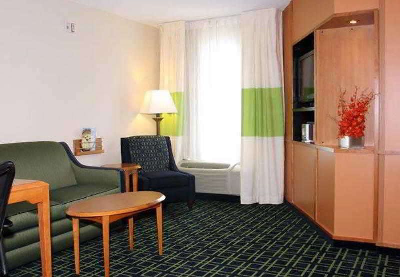 Hotel Fairfield Inn and Suites by Marriott Marion photo 1