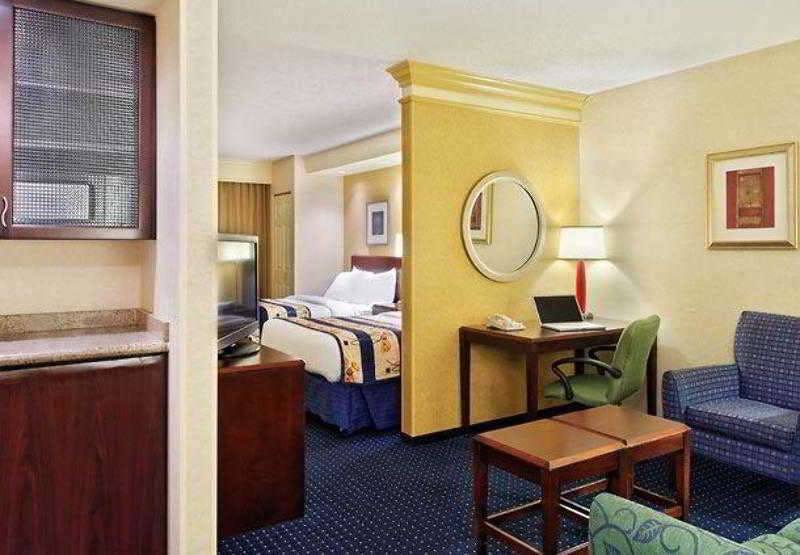 Hotel SpringHill Suites Detroit Southfield photo 1
