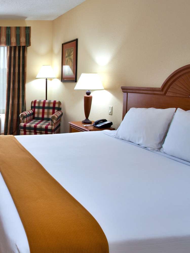 Hotel Holiday Inn Express Hotel & Suites Spring Hill photo 3