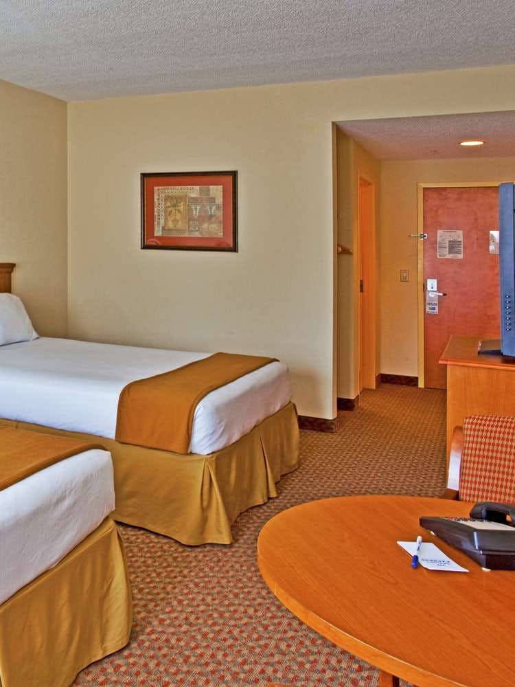Hotel Holiday Inn Express Hotel & Suites Spring Hill photo 4