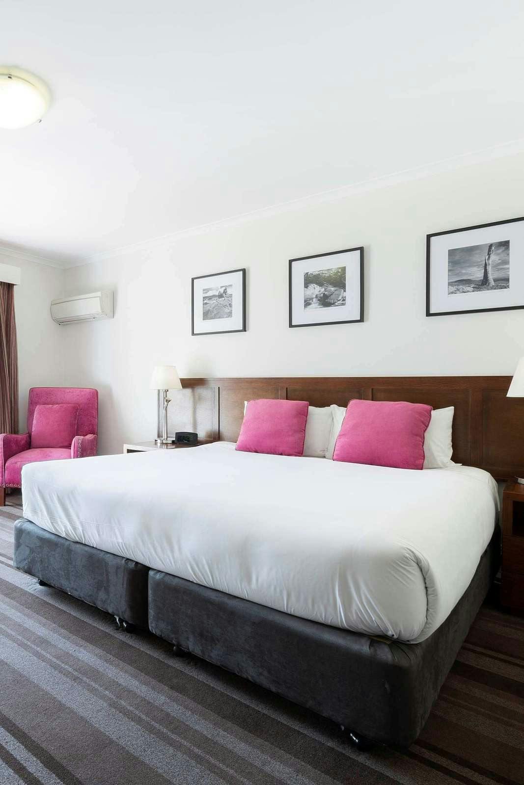 Hotel Mercure Canberra Belconnen photo 2