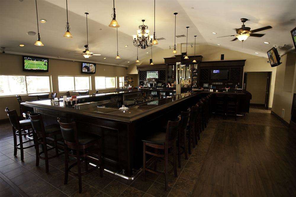 Hotel Carlton Oaks Lodge, an Ascend Collection Hotel photo 1