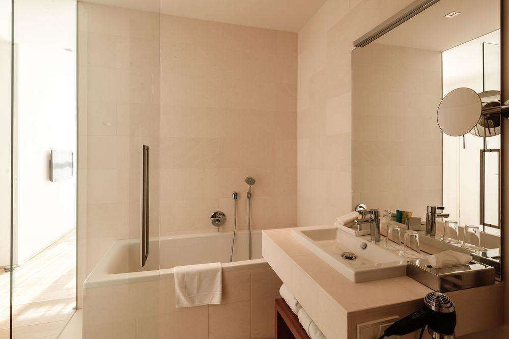 Hotel Schlossberghotel - Das Kunsthotel photo 1