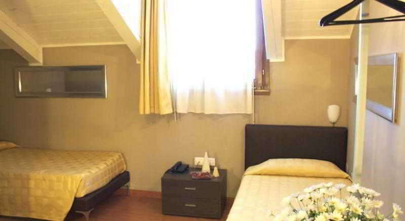 Hotel Small Hotel Royal photo 3