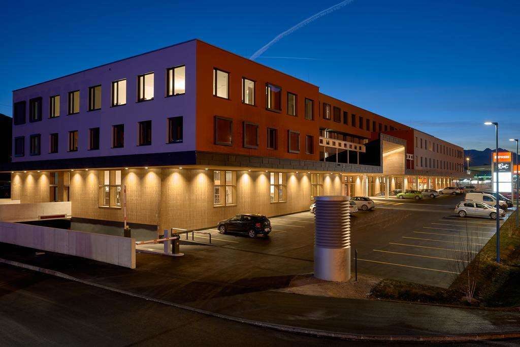 Hwest Hotel Hall