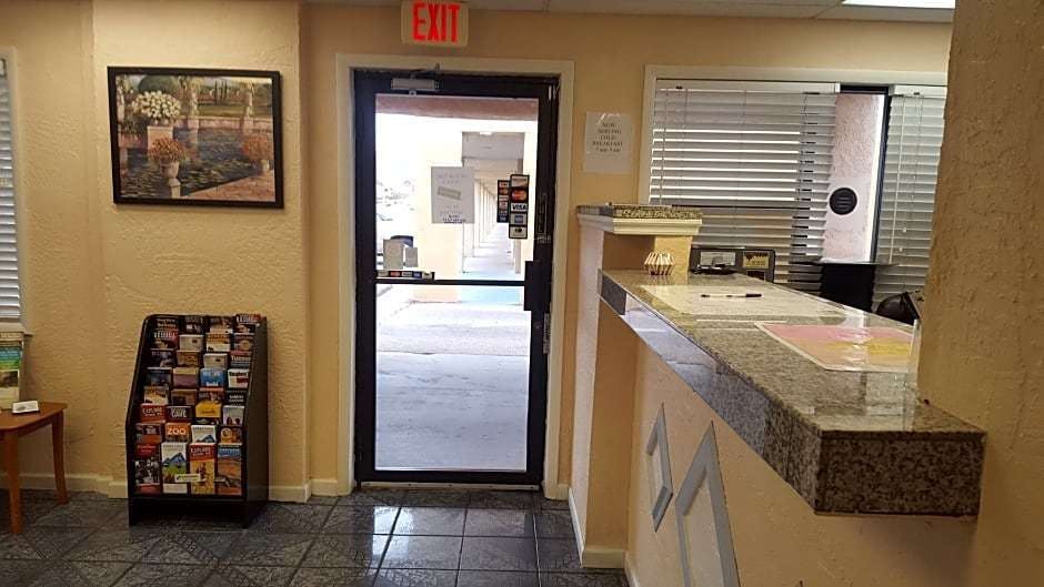 Hotel Desert Inn photo 1