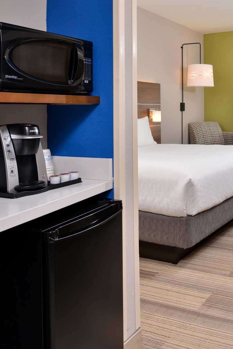 Hotel Holiday Inn Express & Suites Ruskin Sun City photo 4