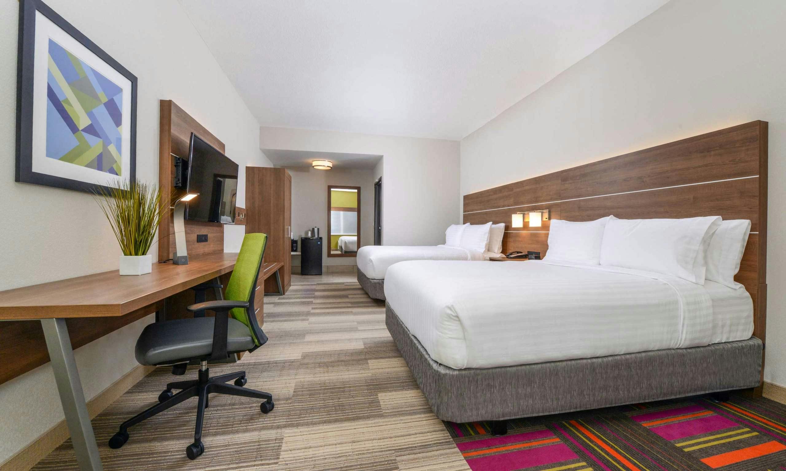 Holiday Inn Express & Suites Ruskin Sun City