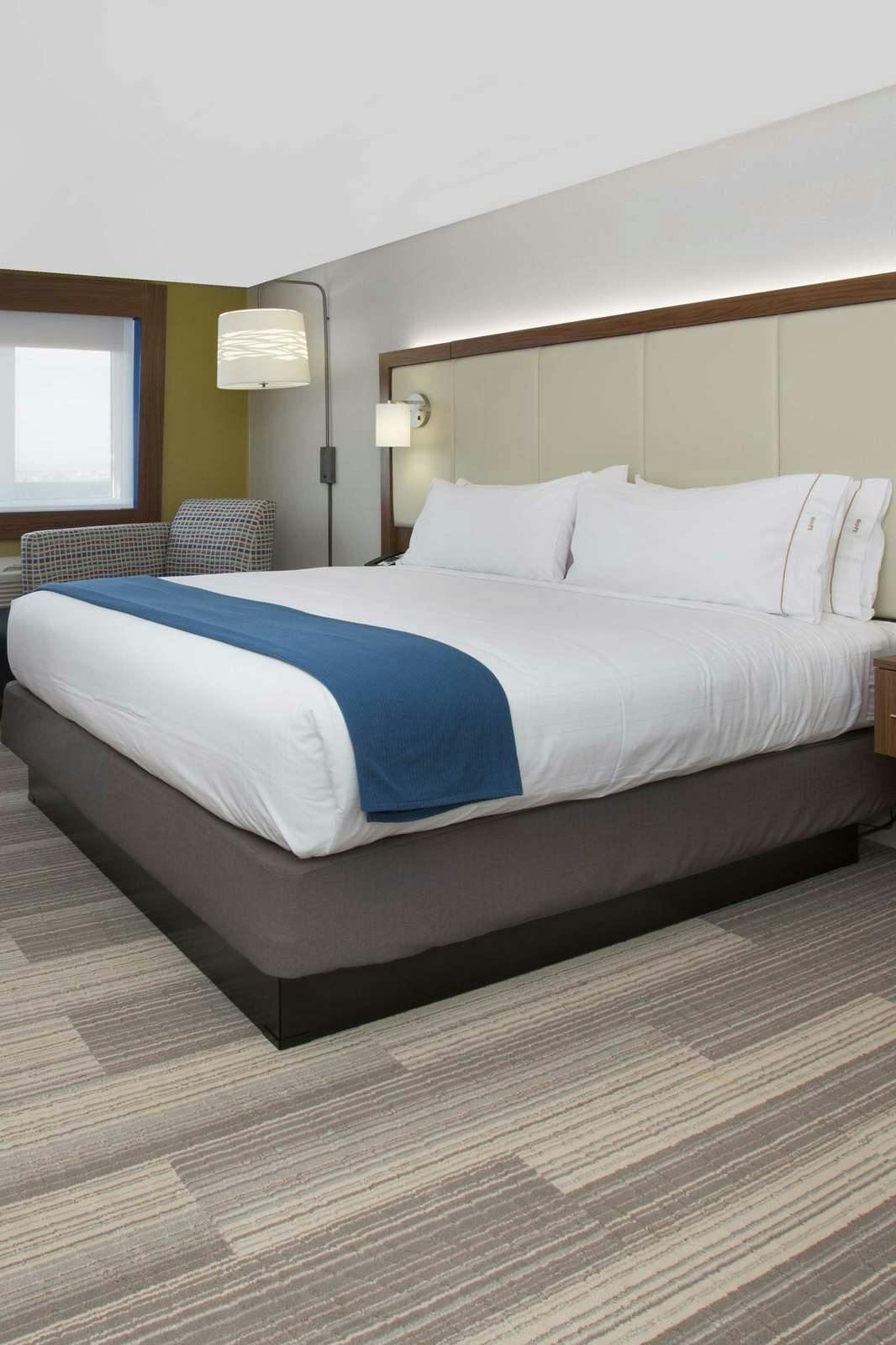 Hotel Holiday Inn Express & Suites Albuquerque East photo 1