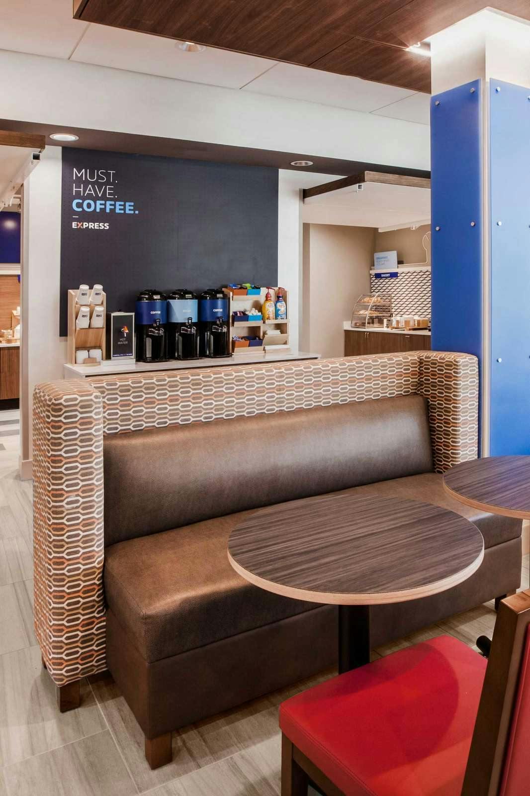 Hotel Holiday Inn Express & Suites Albuquerque East photo 3