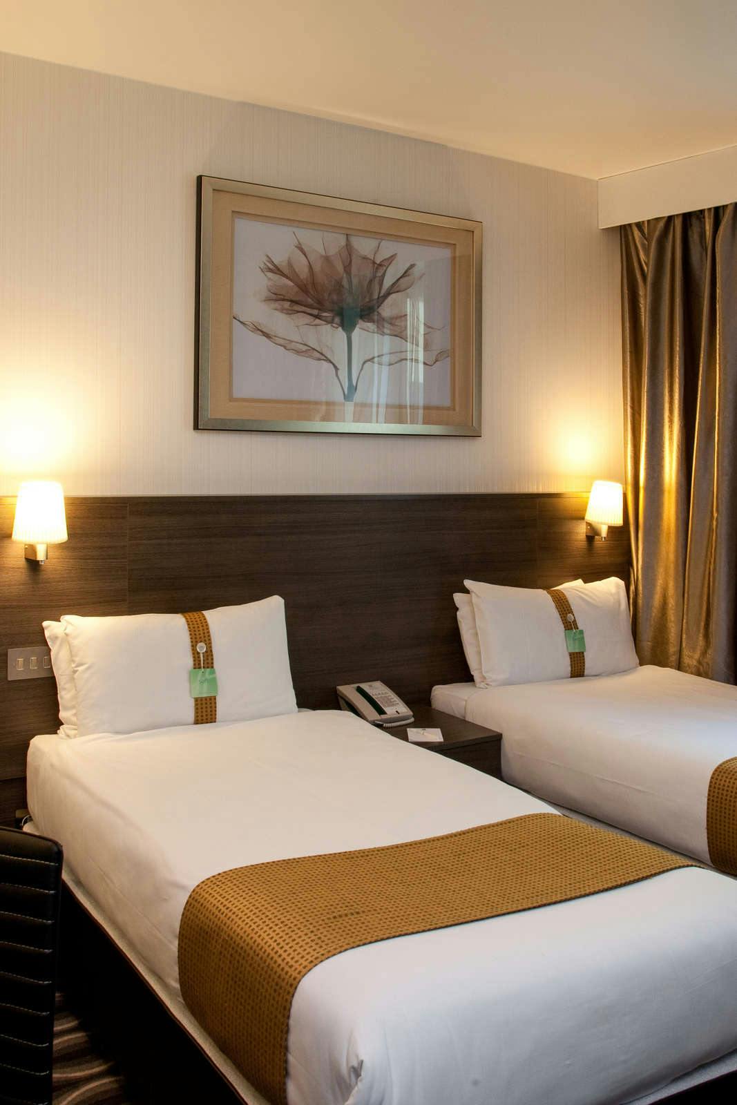 Hotel Crowne Plaza Hi London - Kingston South photo 4