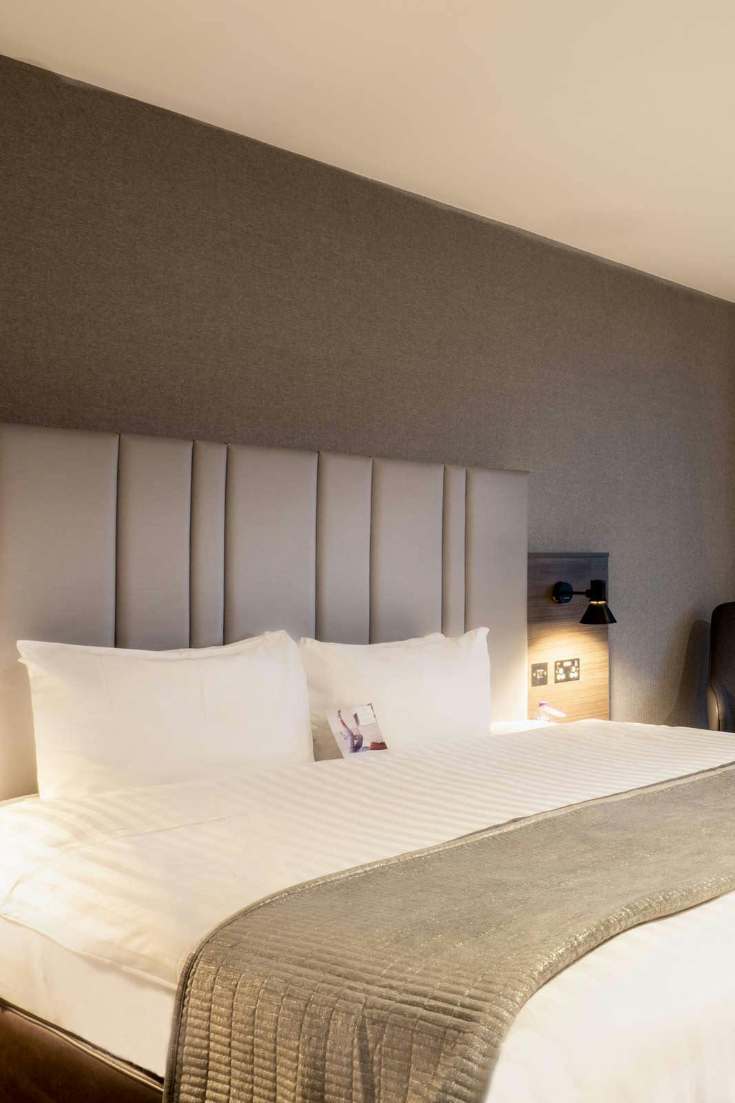 Hotel Crowne Plaza Hi London - Kingston South photo 2