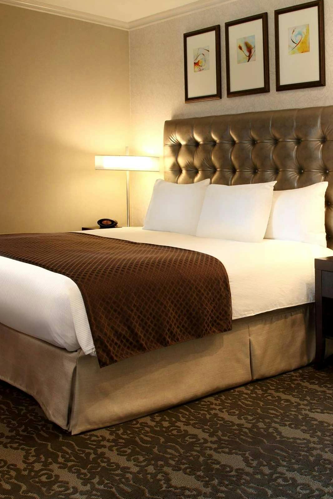 Hotel Doubletree By Hilton Claremont photo 1