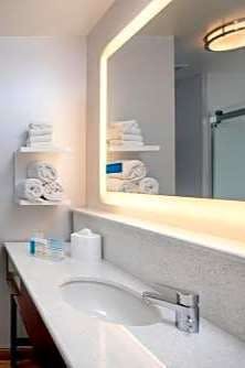 Hotel Hampton Inn Baltimore Bayview Campus photo 4