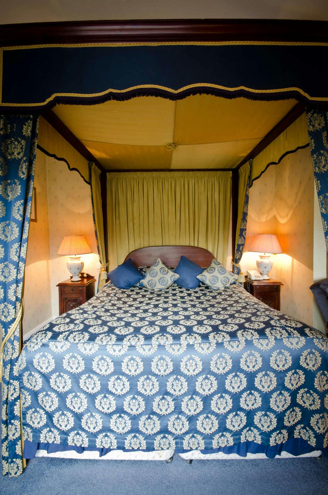 Hotel The Royal Scots Club photo 1