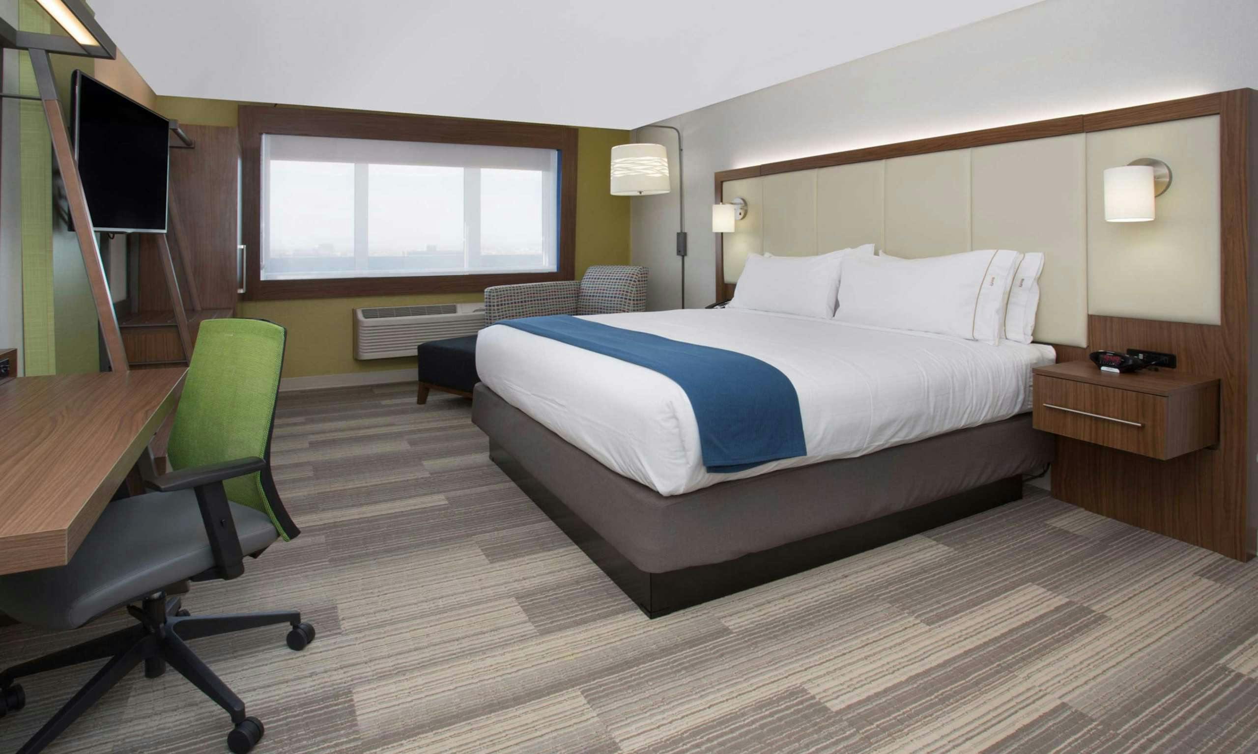 Holiday Inn Express & Suites Ann Arbor University South