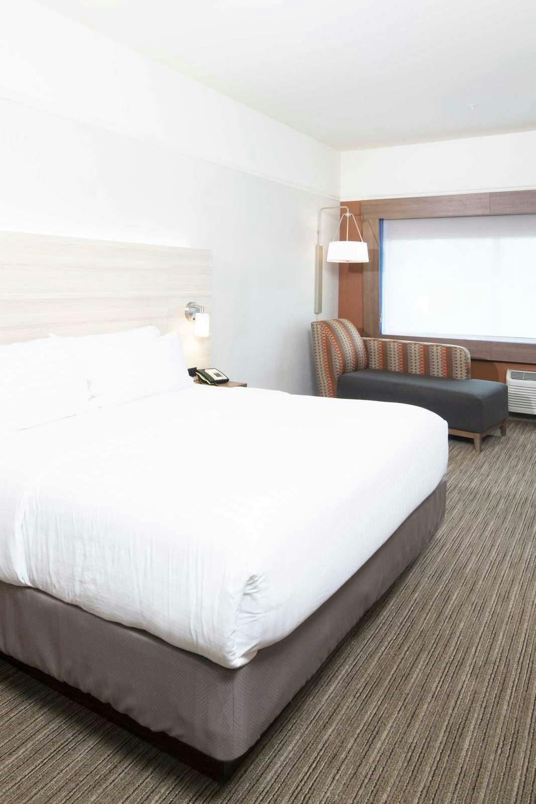 Hotel Holiday Inn Express & Suites Michigan City photo 1