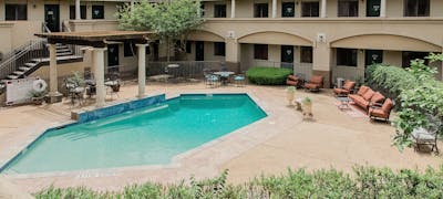 Vineyard Court Designer Suites Hotel