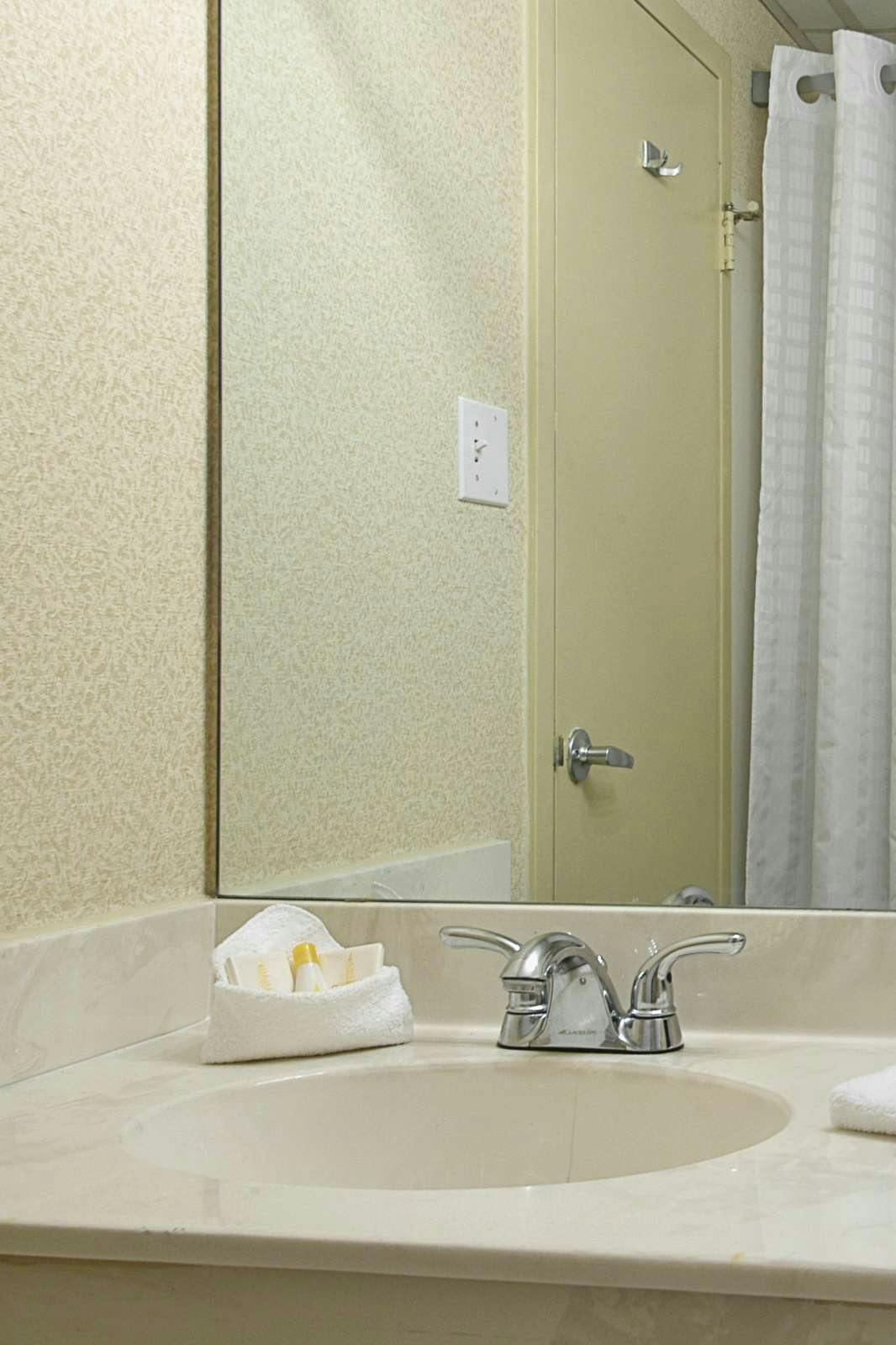 Hotel Comfort Inn Cleveland Downtown photo 4